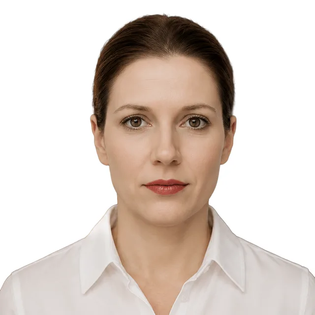 Import export service agency team member Lila Manroe